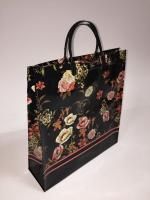 Пакет с пластмассовыми ручками (35х36+10) объемный Цветы на черном 10/50 Пакет с пластмассовыми ручками (35х36+10) объемный Цветы на черном 10/50